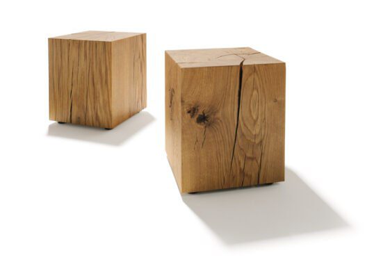 Massiver Naturholzblock-Beistelltisch vom Designer Jacob Strobel für Team 7.