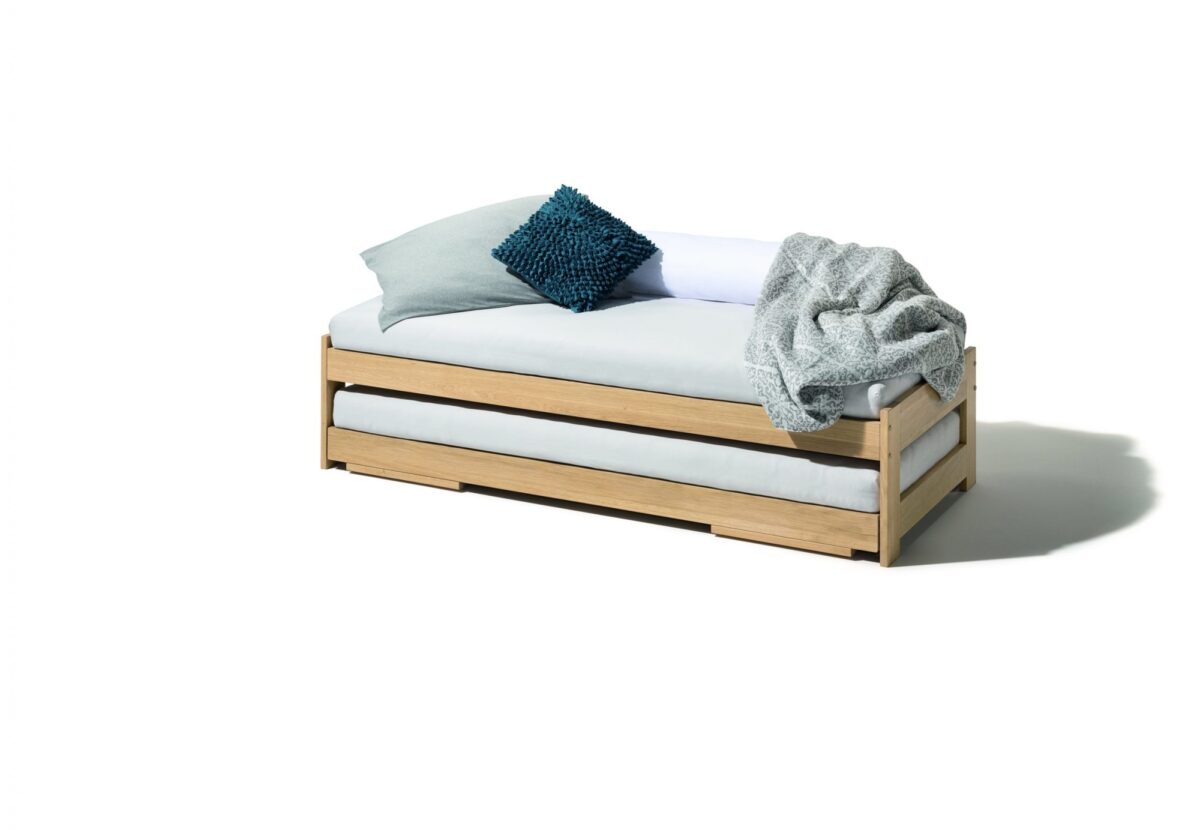 Elegante Tandemliege aus Massivholz von Team 7, entworfen von Designer Stefan Radinger.