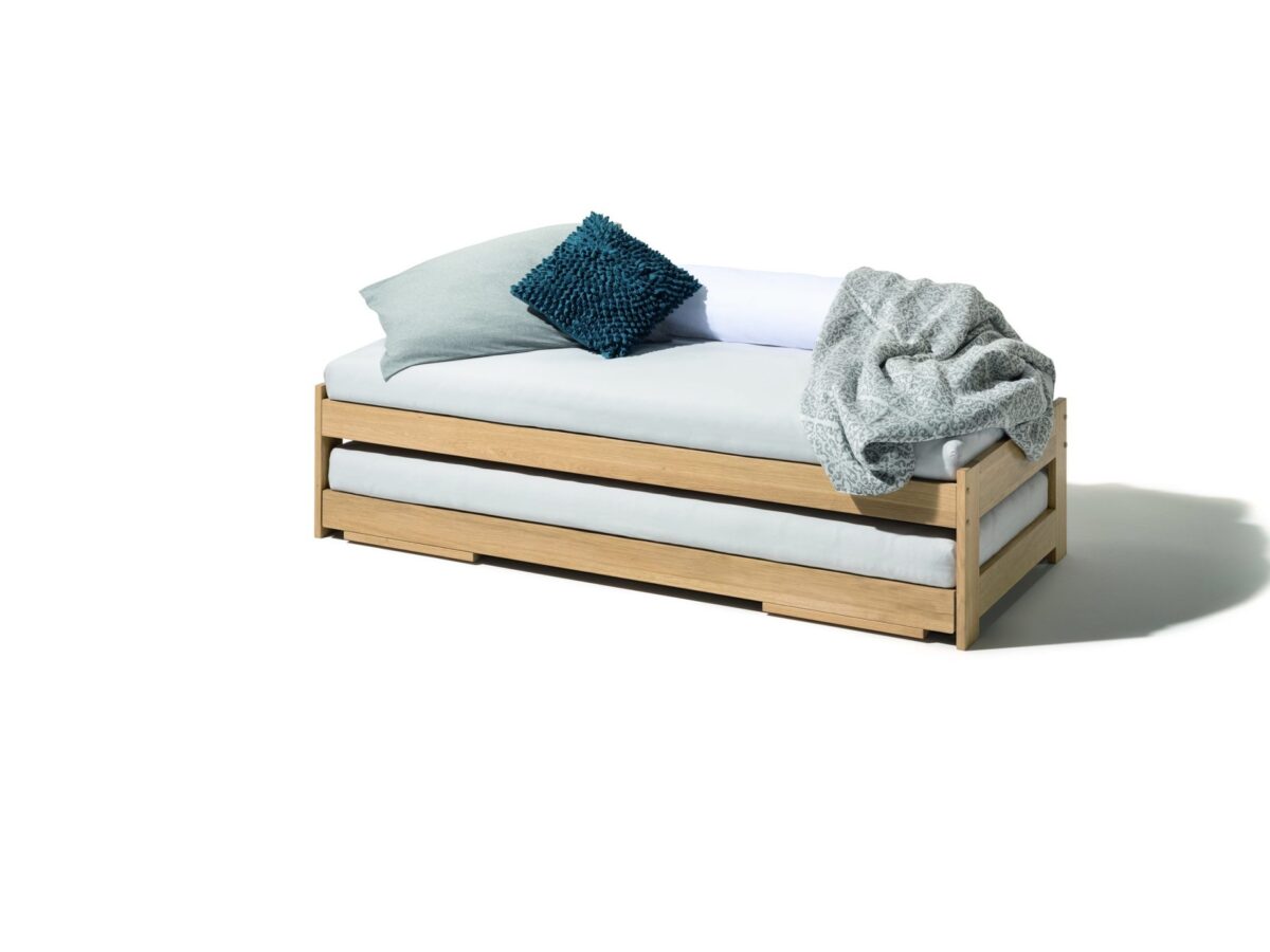 Elegante Tandemliege aus Massivholz von Team 7, entworfen von Designer Stefan Radinger.