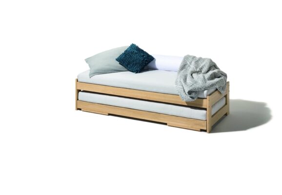 Elegante Tandemliege aus Massivholz von Team 7, entworfen von Designer Stefan Radinger.