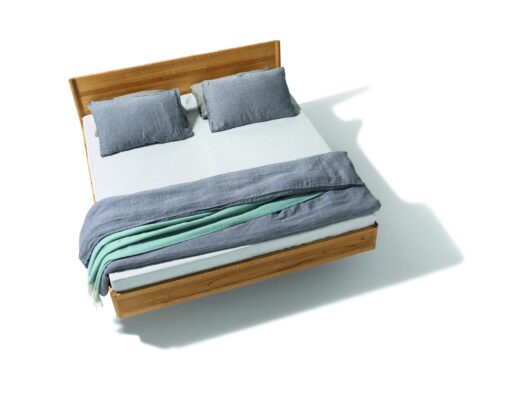 Modernes Times Bett aus Massivholz von Designer Stefan Radinger für Team 7.