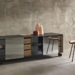 Modernes Shoji Madia Glas-Sideboard von Tonelli Design mit minimalistischem italienischem Design.