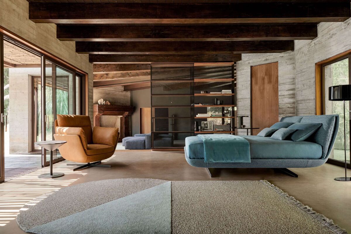 Modernes Twils Biggie Bett mit gepolstertem Kopfteil in elegantem Design.