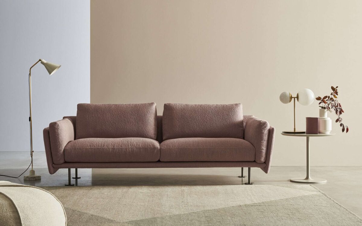 Modernes Harold Sofa von Twils mit elegantem Design und hochwertiger Polsterung.