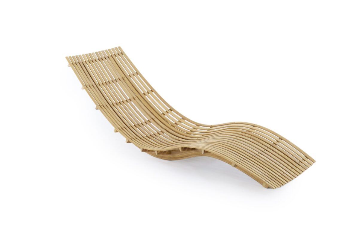Elegante Unopiù Swing Gartenliege mit Schaukelfunktion für entspannte Stunden im Freien.