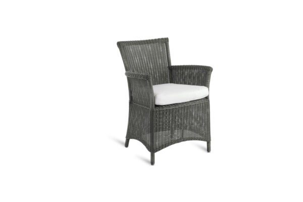 Eleganter Unopiù Capri Gartensessel mit hellem Geflecht und weichen Polstern für stilvolle Außenbereiche.