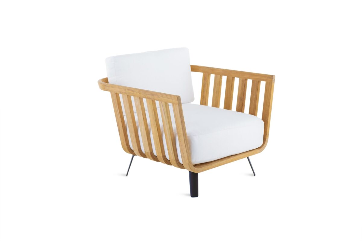 Elegantes Unopiù Welcome Outdoor-Sofa mit hellem Polster für Terrasse und Garten.