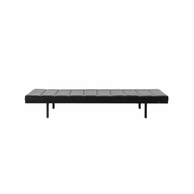 Modernes Vipp 461 Tagesbett mit minimalistischem Design und hochwertiger Verarbeitung.
