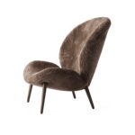 Vipp 466 Lounge-Sessel in modernem Design für stilvolle Wohnräume.