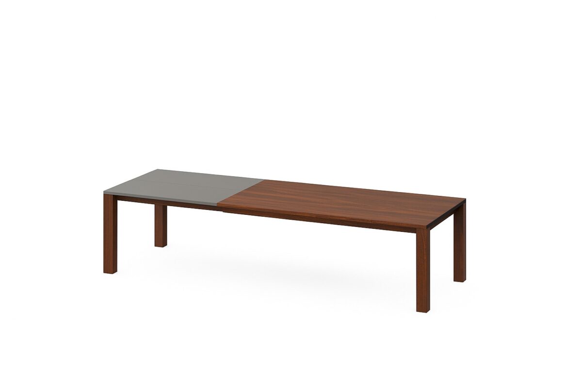 Moderner Designertisch Varius 10 mit minimalistischem Gestell von Vitamin Design.