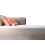 Weißes Stapelbett TORO mit zwei Etagen - ideal für kleine Kinderzimmer.