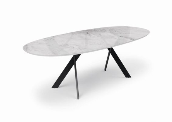 Eleganter Esstisch Torino aus Massivholz von Willisau, hochwertige Schweizer Möbelkunst.