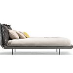 Modernes Arketipo Autoreverse Dream Designbett mit elegantem Kopfteil und luxuriöser Polsterung.