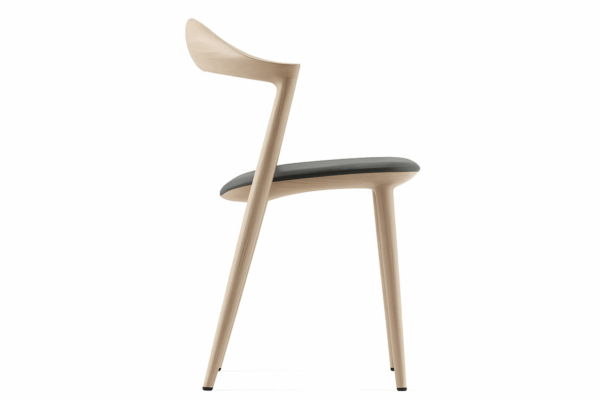 Artisan Addo Stuhl mit modernem Design und eleganter Formgebung für stilvolle Wohnräume.