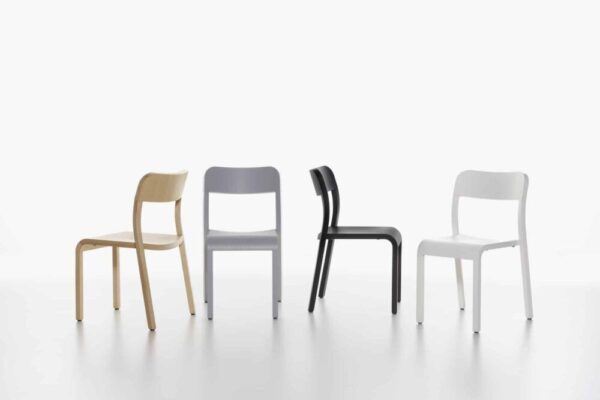Blocco Stuhl von Plank - minimalistischer Designstuhl mit klarer Linienführung.