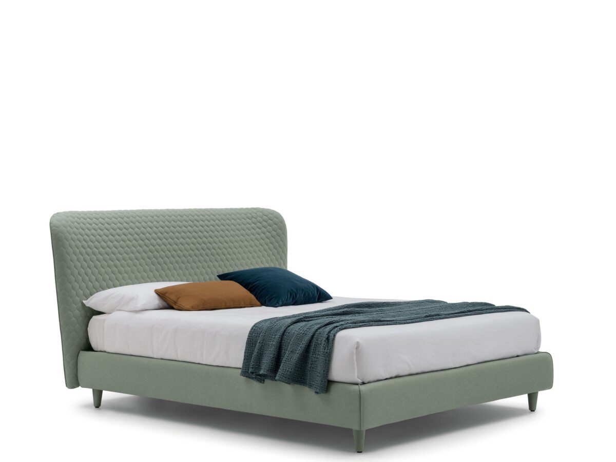 Elegantes Bolzan Coralle Polsterbett mit gepolstertem Kopfteil in modernem Design.