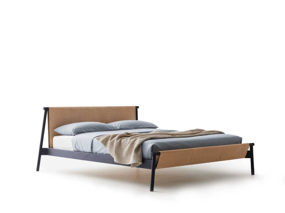 Modernes Doppelbett Jack von Bolzan mit gepolstertem Kopfteil in elegantem Design.