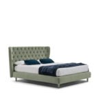Elegantes Selene Bett von Bolzan mit gepolstertem Kopfteil für luxuriöse Schlafzimmer.