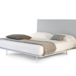 Modernes Bonaldo Thin Bett mit minimalistischem Design und elegantem Kopfteil für stilvolle Schlafzimmer.