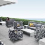 Cabaret 3 Sofa aus handgeflochtenem Rattan von Kenneth Cobonpue für moderne Wohnräume.