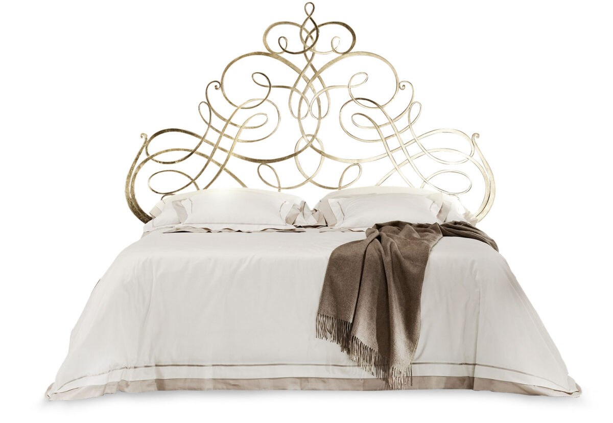 Elegantes Cantori Pascia Doppelbett aus Schmiedeeisen mit geschwungenen Details und klassischem Design.