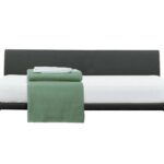 Minimalistisches Cappellini Bett, entworfen von Jasper Morrison 1991, zeitloser Designklassiker aus Italien.