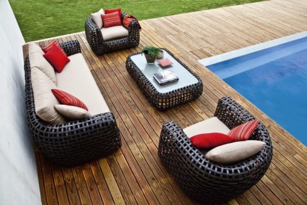 Designer-Sofa Matilda 2 von Kenneth Cobonpue in elegantem Design.