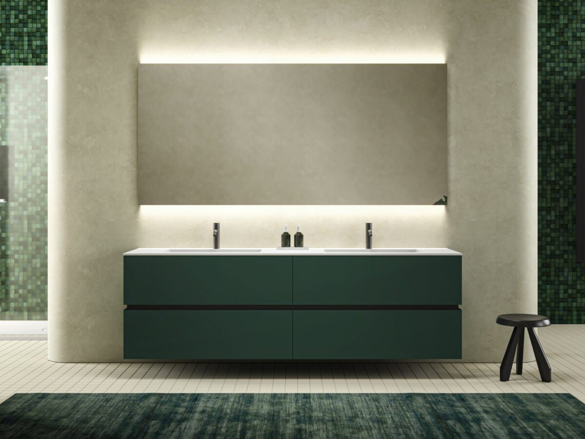 Elegante Gäste in festlicher Abendgarderobe bei Moab80 Event mit gehobener Kleiderordnung.