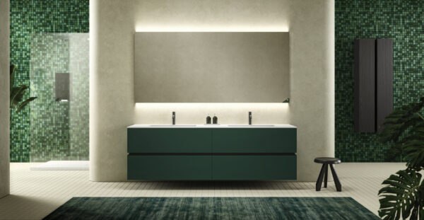 Elegante Gäste in festlicher Abendgarderobe bei Moab80 Event mit gehobener Kleiderordnung.