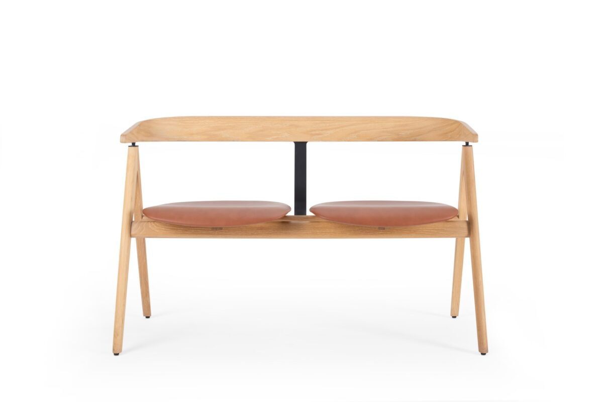 Elegante Gazzda Ava Sitzbank aus Holz im skandinavischen Stil für moderne Wohnräume.