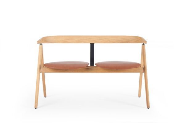 Elegante Gazzda Ava Sitzbank aus Holz im skandinavischen Stil für moderne Wohnräume.