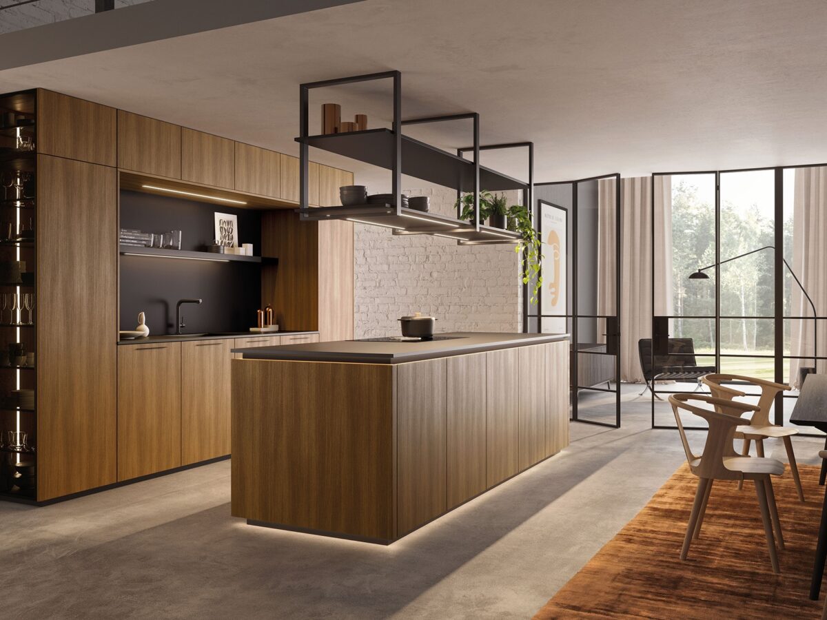 Elegante Rotpunkt Küche mit grifflosen Fronten in Holzoptik und moderner Arbeitsplatte.