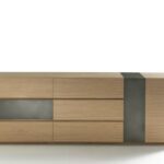 Elegante Wabi Kommode aus Massivholz von Riva 1920, italienisches Designermöbel mit natürlicher Holzmaserung.