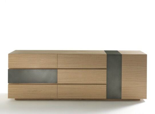 Elegante Wabi Kommode aus Massivholz von Riva 1920, italienisches Designermöbel mit natürlicher Holzmaserung.