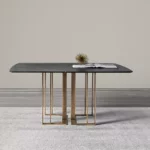 Eleganter Charlie Esstisch von Meridiani mit modernem Design für stilvolle Wohnräume.