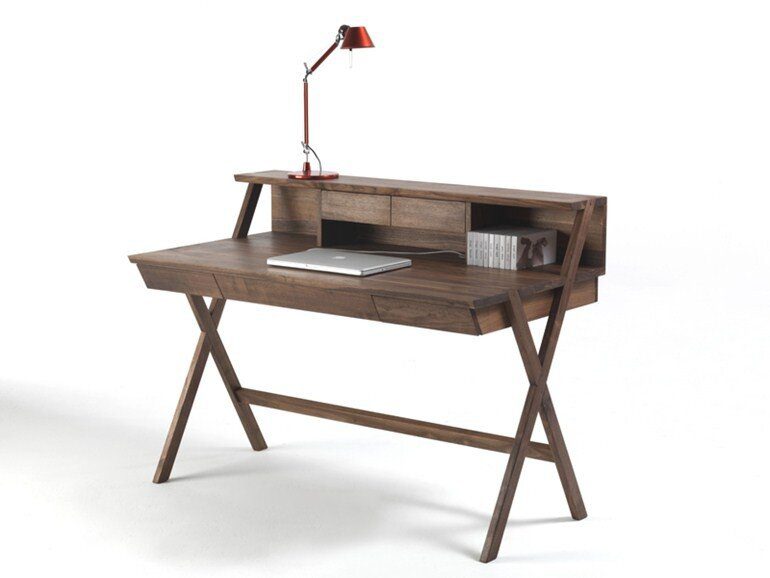 Eleganter Navarra Schreibtisch aus Massivholz von Riva 1920 für stilvolles Arbeiten.