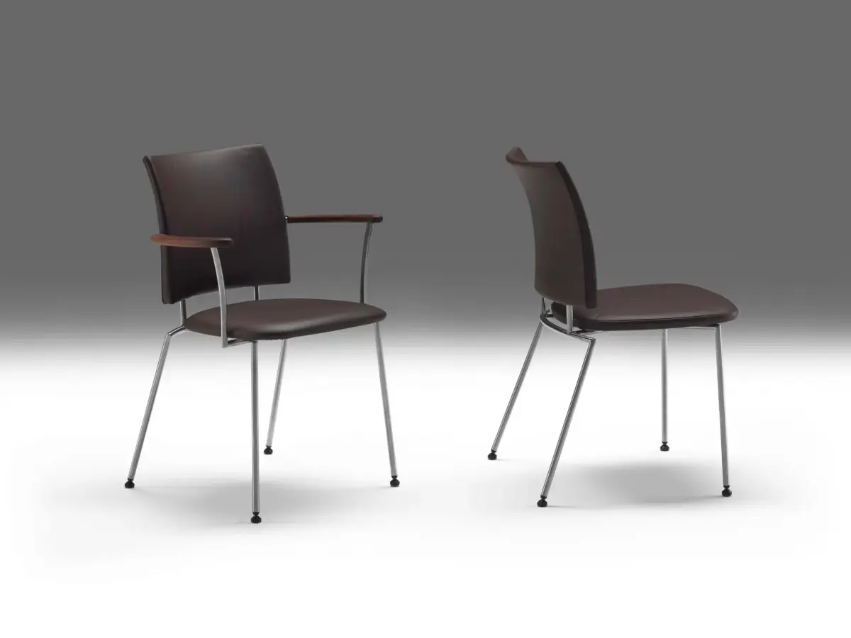 Eleganter Panther 8 Stuhl von Naver mit modernem Design und hochwertiger Verarbeitung.