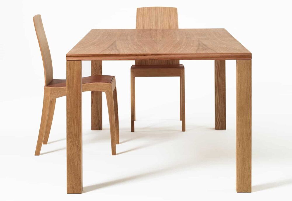 Eleganter Sixay Pure Tisch mit minimalistischem Design für moderne Wohnräume.