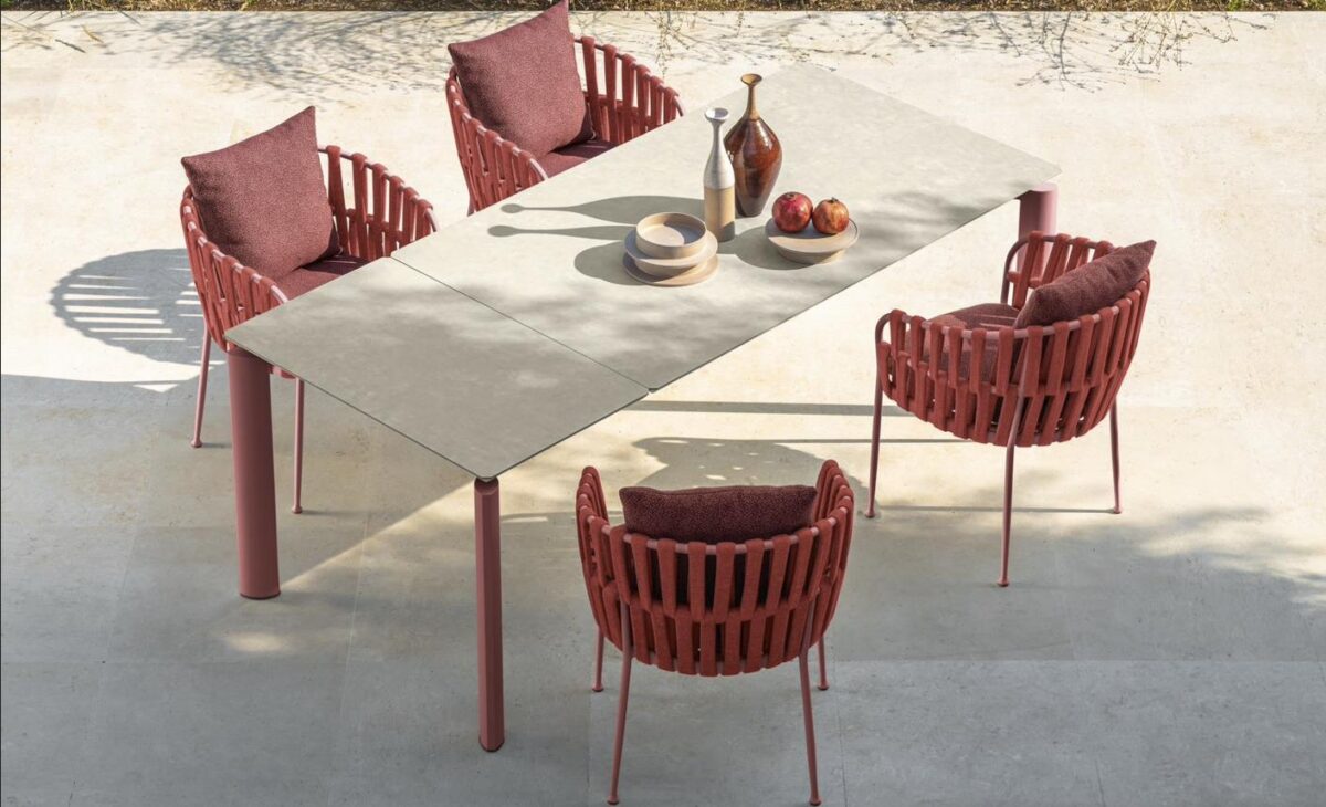 Eleganter Talenti Frame 6 Gartenstuhl mit modernem Design für Terrasse und Außenbereich.