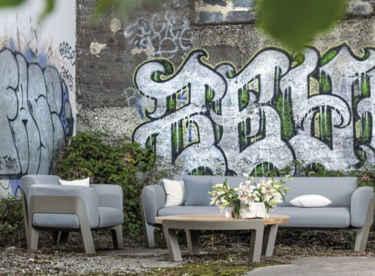 Elegantes 2-Sitzer Sofa Bienvenue von Ego Paris in modernem Design.