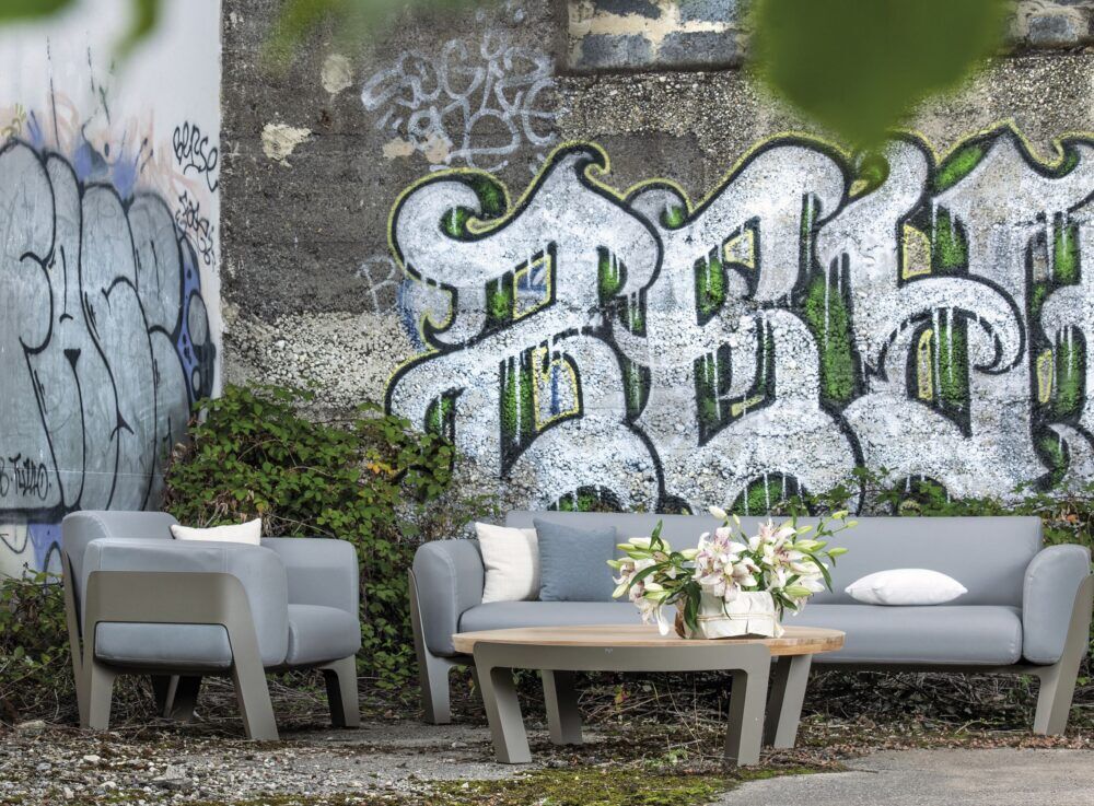 Elegantes 2-Sitzer Sofa Bienvenue von Ego Paris in modernem Design.