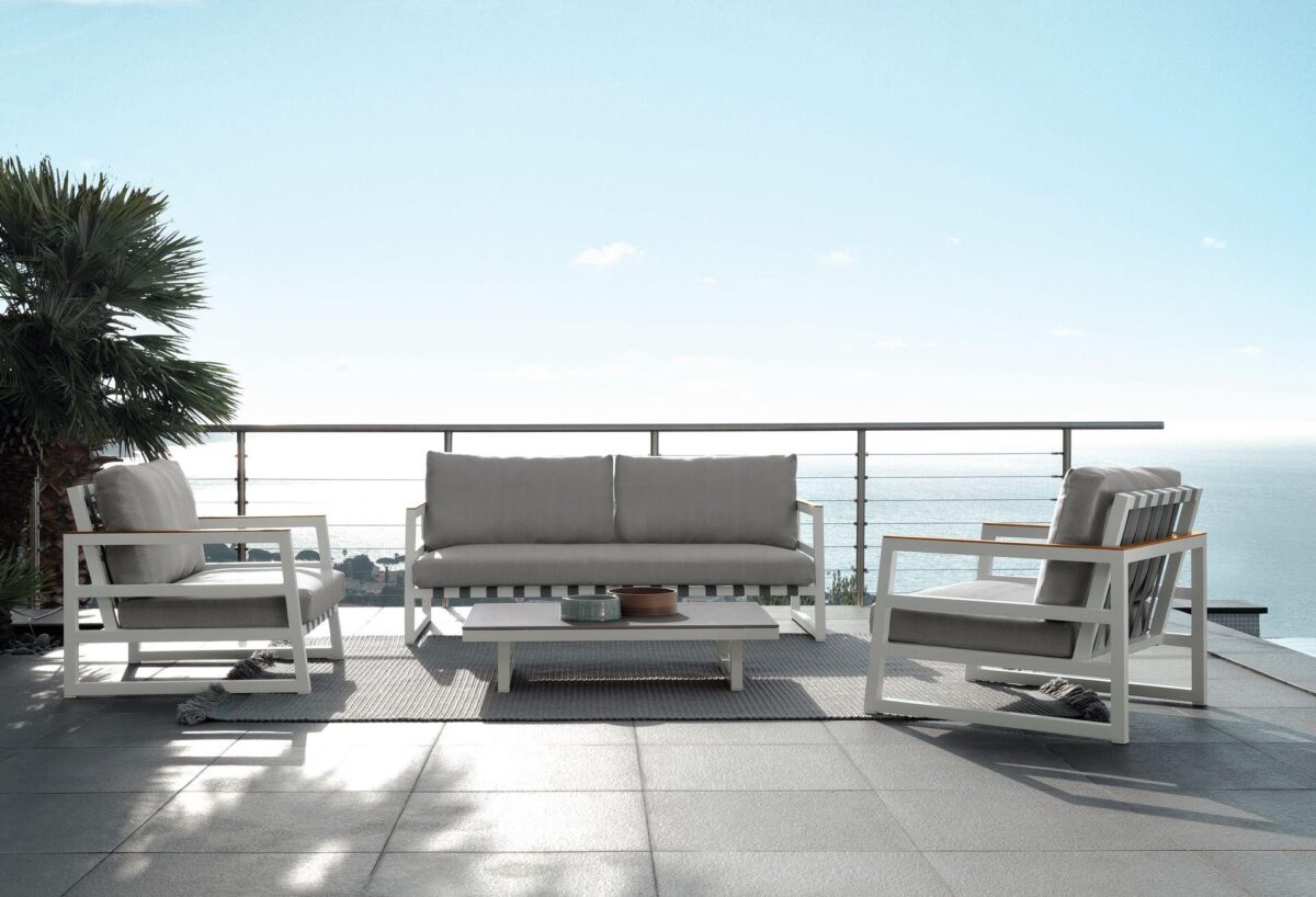 Luxuriöses Alabama 3-Sitzer Gartensofa von Talenti für elegante Outdoor-Loungebereiche.