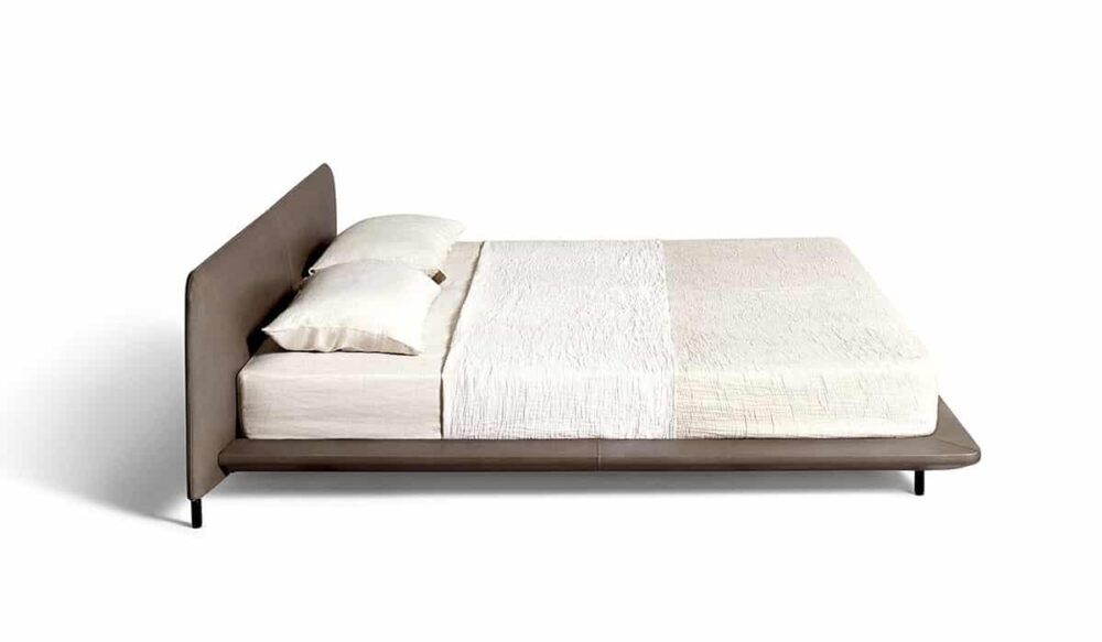 Elegantes Blendy 2 Bett von De Padova mit modernem italienischem Design und hochwertiger Verarbeitung.