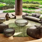 Elegantes Croissant Sofa aus geflochtenem Rattan von Designer Kenneth Cobonpue.