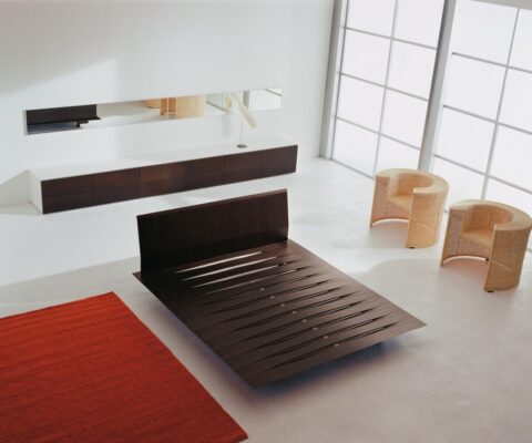 Elegantes Designerbett Sottiletto 5 von Horm mit minimalistischem Rahmen und zeitloser Ästhetik.