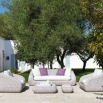 Elegantes Ethimo Porma Outdoor-Sofa für stilvolle Gartenmöblierung und entspannte Stunden im Freien.