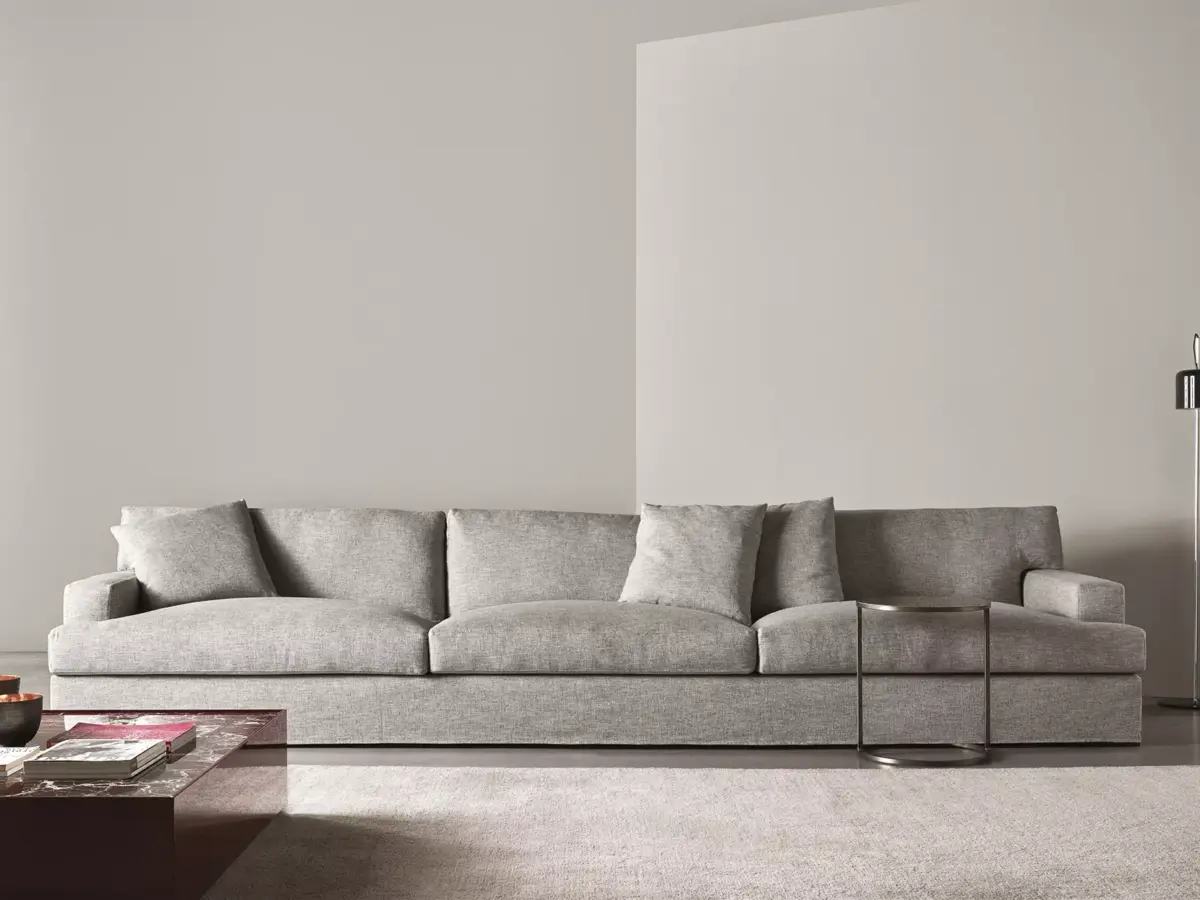 Elegantes Meridiani James 8 Designer-Sofa in zeitlosem Design für stilvolle Wohnräume.