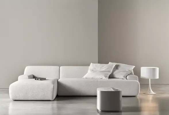 Elegantes Norton Sofa von Meridiani mit modernem Design und hochwertiger Polsterung.
