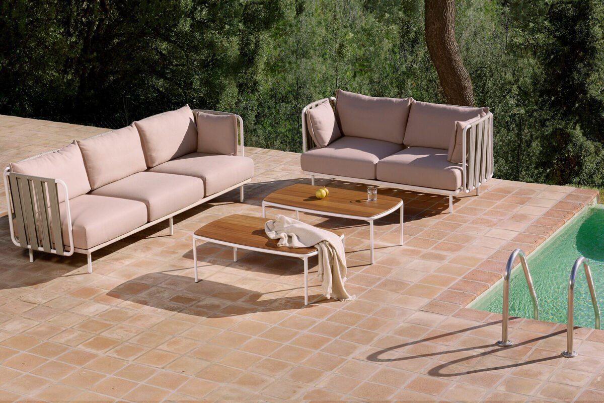 Stilvolles Teja 4 Outdoor-Sofa von Bivaq für Garten und Terrasse.