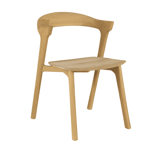 Ethnicraft Bok Stuhl aus massiver Eiche mit ergonomischer Rückenlehne für stilvolles Wohnen.